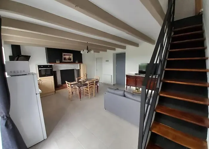 בית נופש Au Soleil Des Noes Courtils